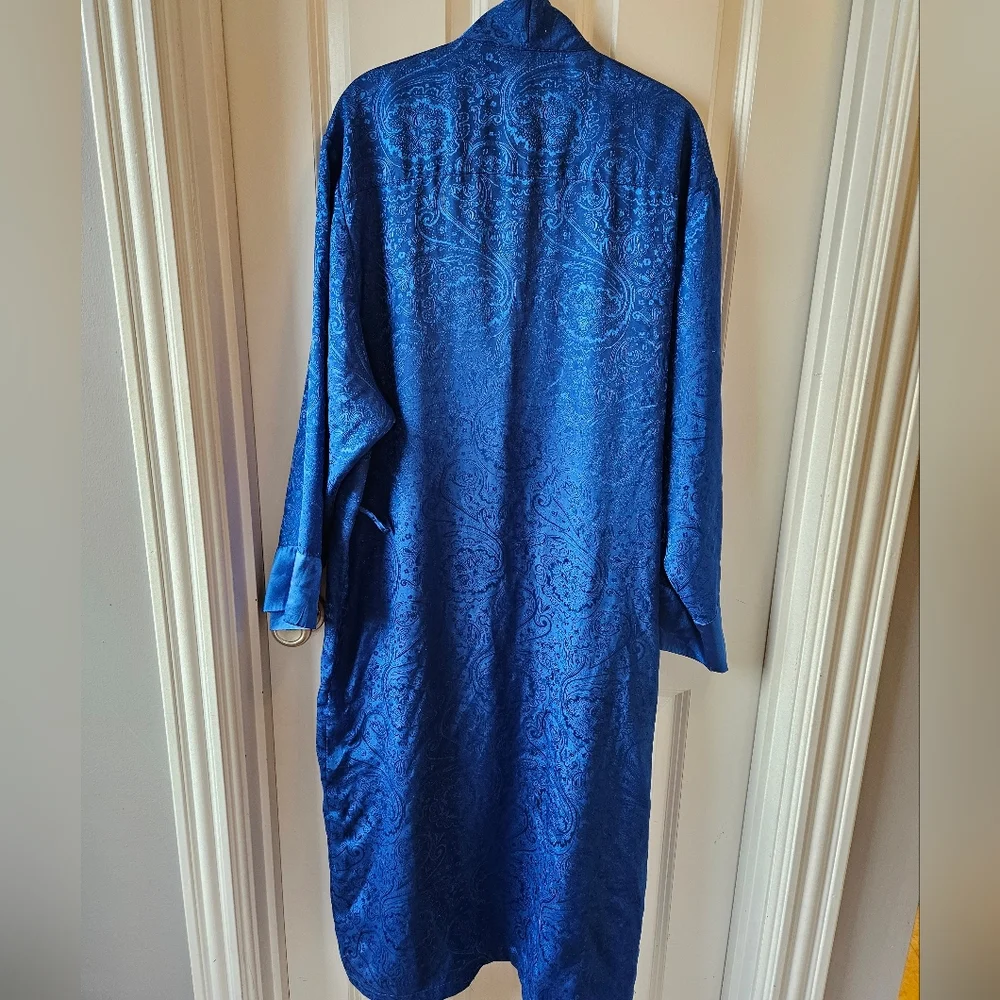 Victoria Secret Gold Label Robe - Picture 2 of 3